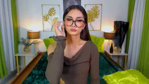 Snapshot of flirtymarga chatting on 09.21.25 Marga online show from 09.21.25