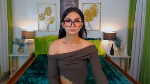 Snapshot of flirtymarga chatting on 09.23.25 Marga online show from 09.23.25