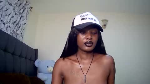 Snapshot of flirtyy_sheery chatting on 01.07.25 sheery online show from 01.07.25