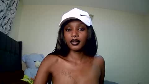 Snapshot of flirtyy_sheery chatting on 01.17.25 sheery online show from 01.17.25