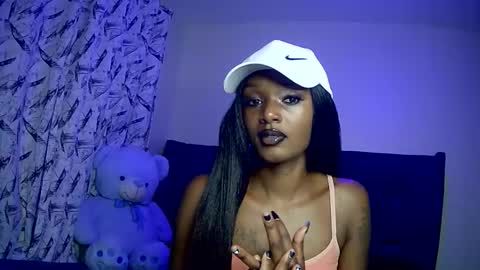 Snapshot of flirtyy_sheery chatting on 02.09.25 sheery online show from 02.09.25