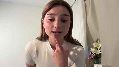 Snapshot of floret_joy chatting on 10.04.25 ALICE online show from 10.04.25