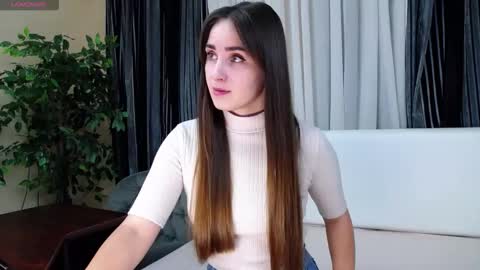 Snapshot of flouvet chatting on 09.20.25 Flouvet online show from 09.20.25