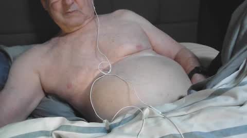 Snapshot of flshowman chatting on 02.12.25 FLshowman online show from 02.12.25