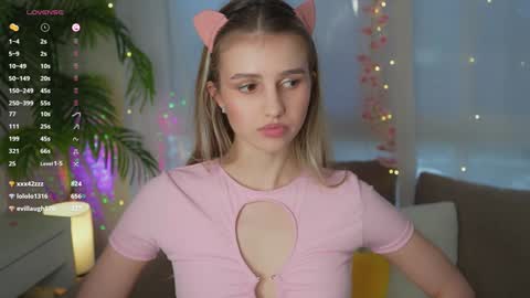 Snapshot of fluffy_angel chatting on 12.25.24 Adeline online show from 12.25.24