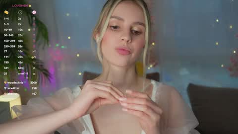 Snapshot of fluffy_angel chatting on 01.29.25 Adeline online show from 01.29.25