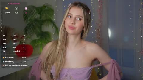 Snapshot of fluffy_angel chatting on 03.03.25 Adeline online show from 03.03.25