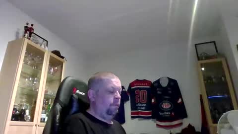 Snapshot of fluffy_espen chatting on 03.16.26 fluffy_espen online show from 03.16.26