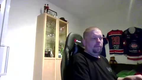 Snapshot of fluffy_espen chatting on 03.17.26 fluffy_espen online show from 03.17.26