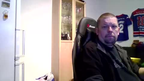 Snapshot of fluffy_espen chatting on 04.02.26 fluffy_espen online show from 04.02.26