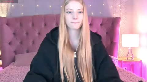 Mia online show from 09.19.25