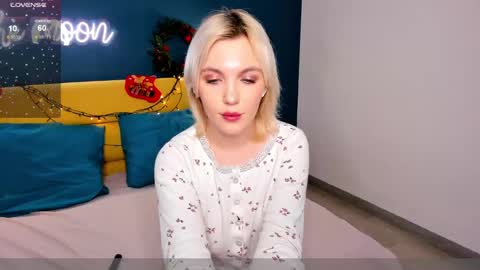 Snapshot of fluffy_monica chatting on 01.10.25 Monica online show from 01.10.25