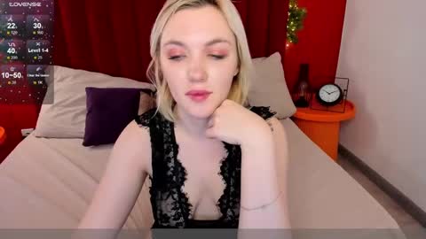 Snapshot of fluffy_monica chatting on 01.12.25 Monica online show from 01.12.25