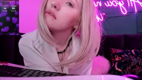 Snapshot of fluffy_monica chatting on 03.03.25 Monica online show from 03.03.25