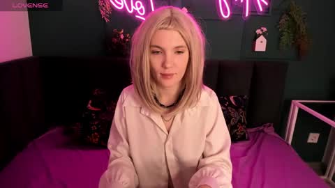 Snapshot of fluffy_monica chatting on 03.03.25 Monica online show from 03.03.25