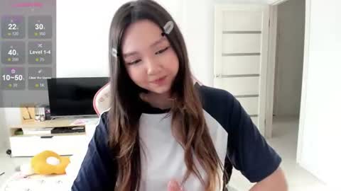 Snapshot of fluffy_rose chatting on 06.19.26 Rose online show from 06.19.26