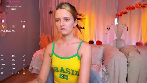 Snapshot of fluffy_waffles chatting on 11.02.25 LilLisa online show from 11.02.25