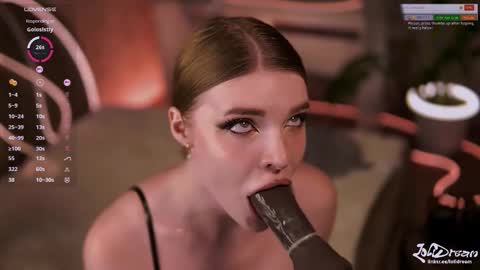 Snapshot of fluffyellie chatting on 09.15.25 ask me online show from 09.15.25