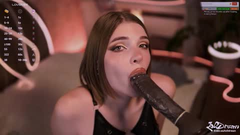 Snapshot of fluffyellie chatting on 09.20.25 ask me online show from 09.20.25