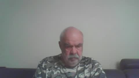 Snapshot of flutto chatting on 07.31.26 flutto online show from 07.31.26