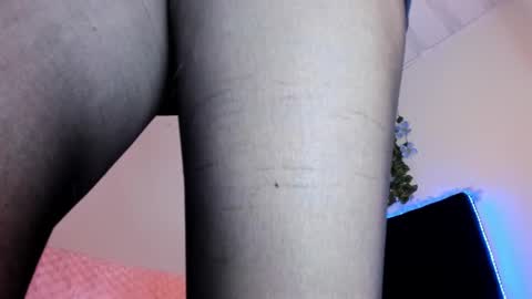 Snapshot of flylia_ chatting on 02.22.25 lia online show from 02.22.25