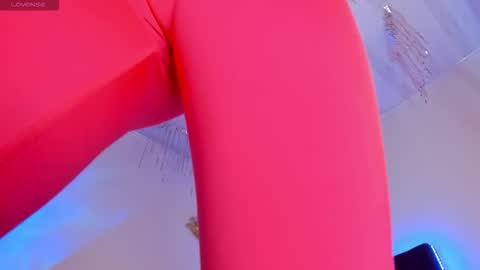 Snapshot of flylia_ chatting on 09.27.25 lia online show from 09.27.25