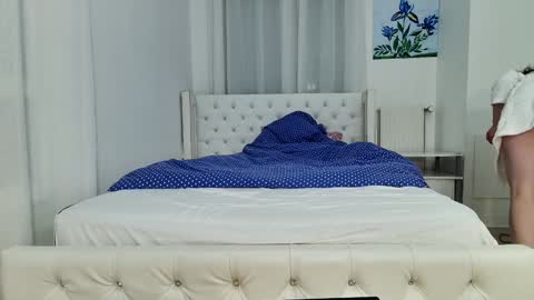 Snapshot of flymybutterfly chatting on 12.29.24 flymybutterfly online show from 12.29.24