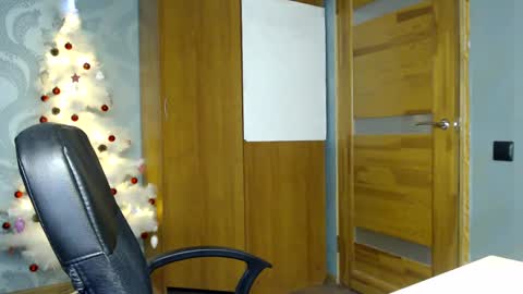 Molli  Ready for any play with you. Hottest show in pvt  Help a student earn big tokens  online show from 12.25.24