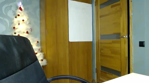 Molli  Ready for any play with you. Hottest show in pvt  Help a student earn big tokens  online show from 01.25.25