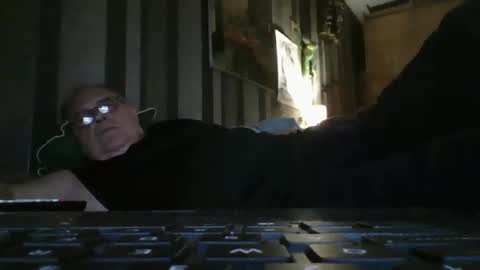 Snapshot of fofodi chatting on 12.14.25 fofodi online show from 12.14.25