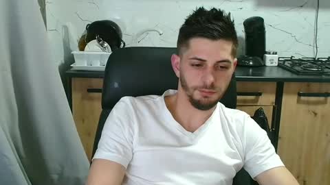 independent model online show from 02.25.25