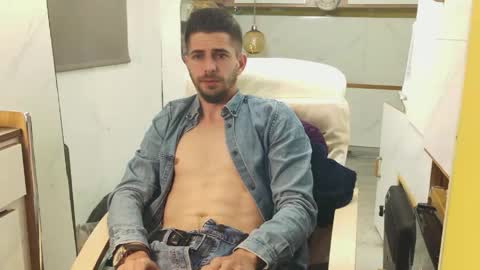 independent model online show from 04.30.26