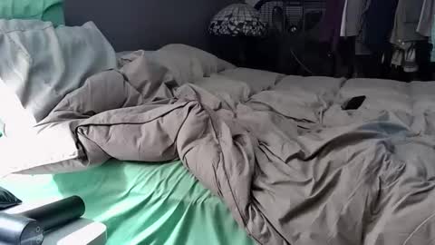 Snapshot of foodforcatfists chatting on 12.01.25 foodforcatfists online show from 12.01.25