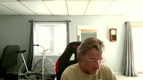 Snapshot of foodforcatfists chatting on 02.12.26 foodforcatfists online show from 02.12.26