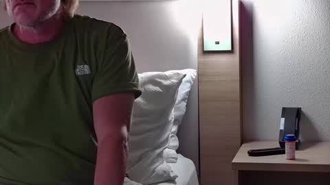 Snapshot of foodforcatfists chatting on 03.30.26 foodforcatfists online show from 03.30.26