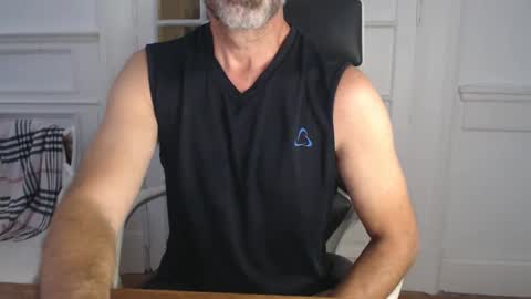 Snapshot of foreign_off chatting on 01.01.25 Foreign Off online show from 01.01.25