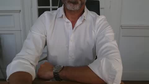 Snapshot of foreign_off chatting on 01.08.25 Foreign Off online show from 01.08.25