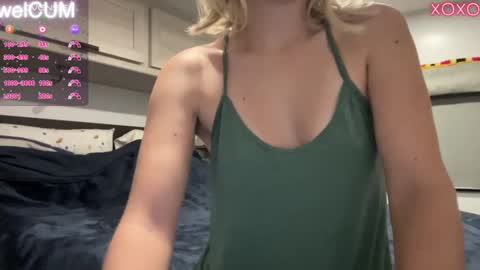 Snapshot of foreverkinkyy chatting on 12.12.24 Elaine online show from 12.12.24