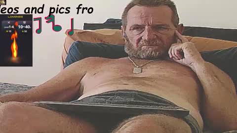 Snapshot of forexxxx_man chatting on 10.08.25 doc online show from 10.08.25