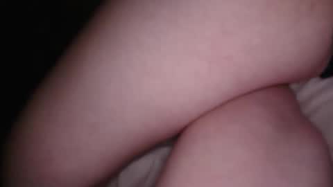 Snapshot of fortysumthing chatting on 09.22.25 fortysumthing online show from 09.22.25