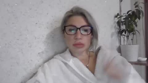 fox_red_lady7 online show from 11.16.25