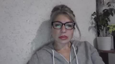 fox_red_lady7 online show from 12.03.25