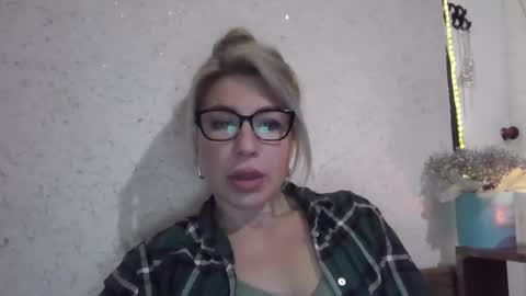 fox_red_lady7 online show from 01.14.26