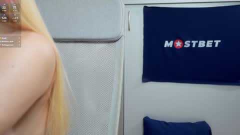 Snapshot of foxeslovefoxes chatting on 12.24.24 CUSTOM PHOTOS AND VIDEOS - online show from 12.24.24