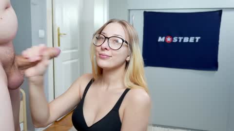 Snapshot of foxeslovefoxes chatting on 01.11.25 CUSTOM PHOTOS AND VIDEOS - online show from 01.11.25