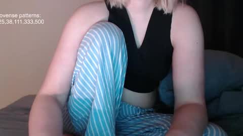 i am your baby Alien  online show from 11.27.25