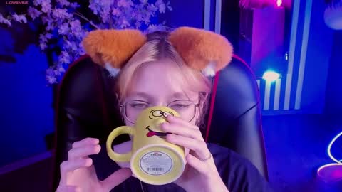 Snapshot of foxxxypolly chatting on 05.27.26 Polly online show from 05.27.26