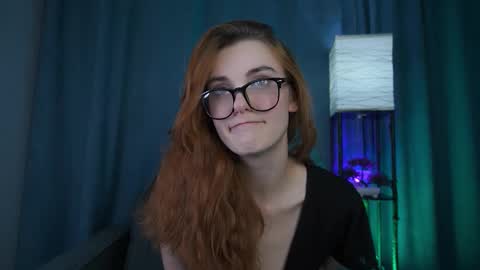 Snapshot of foxy_cute4you chatting on 11.30.25 Eva online show from 11.30.25