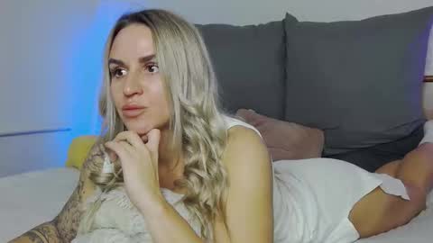 Foxy Kimmi online show from 11.22.25