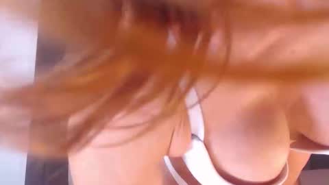 Snapshot of foxyadele_ chatting on 10.22.25 Adela - Single mom. 40 y online show from 10.22.25